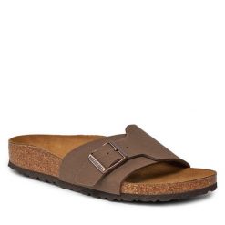Klapki Birkenstock. Brązowe klapki Birkenstock, bez wzorów, bez obcasa. Za 309.99 zł.