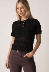 Czarna Szydełkowa Bluzka z Wiskozy z Guzikami i Kołnierzykiem Calime. Czarne bluzki Born2be, bez wzorów, z jeansu, klasyczne, bez kołnierzyka, bez ramiączek. Za 109.99 zł.