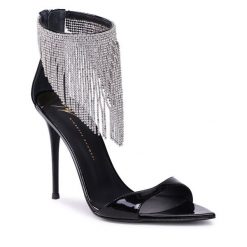 Sandały GIUSEPPE ZANOTTI. Czarne sandały Giuseppe Zanotti, bez wzorów, bez obcasa, na szpilce, bez zapięcia. Za 6,449.00 zł.