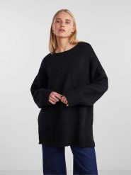 Pieces Sweter w kolorze czarnym rozmiar: M. Czarne swetry Pieces, m, bez wzorów, bez ramiączek. Za 92.21 zł.