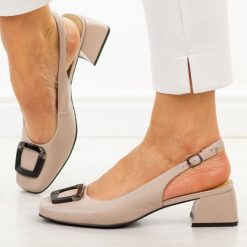 Beżowe skórzane sandały damskie Filippo Dp6183/26. Brązowe sandały Filippo, bez wzorów, ze skóry, eleganckie, bez obcasa, na obcasie, bez zapięcia. Za 299.00 zł.