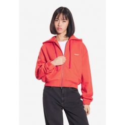 Bluza sportowa damska Prosto Bomb z kapturem. Czerwone bluzy Prosto, bez wzorów, z kapturem. W wyprzedaży za 276.99 zł.