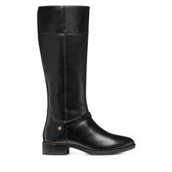 Oficerki Geox. Czarne kozaki Geox, bez obcasa, na płaskiej podeszwie, bez zapięcia. Za 859.99 zł.
