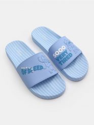 Klapki Stich - błękitny. Niebieskie klapki Sinsay, bez wzorów, bez obcasa. Za 35.99 zł.
