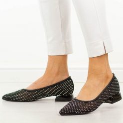 Czarne czółenka damskie na obacasie Vinceza 62294. Czarne czółenka VINCEZA, bez wzorów, bez obcasa, na obcasie, bez zapięcia. Za 199.00 zł.