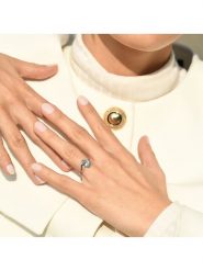 DIAMOND & CO Złoty pierścionek "Auckland" z diamentami rozmiar: 58. Niebieskie pierścionki Diamond & Co, z diamentem, złote. Za 1,073.67 zł.
