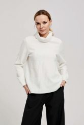 Bluza z szerokim golfem perłowa. Białe bluzy MOODO, l, bez wzorów, z elastanu, bez kaptura. W wyprzedaży za 53.99 zł.