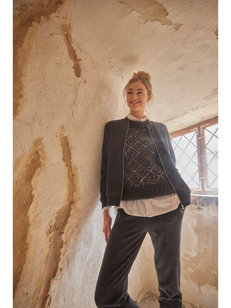 Aniston Spodnie w kolorze czarnym rozmiar: 38. Czarne spodnie materiałowe Aniston, bez wzorów, z materiału. Za 109.00 zł.