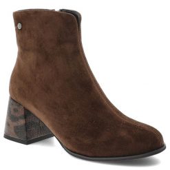 Brązowe Botki Maciejka Eleganckie Buty Damskie. Brązowe botki Maciejka, bez wzorów, ze skóry, bez obcasa, na słupku, bez zapięcia. Za 322.99 zł.