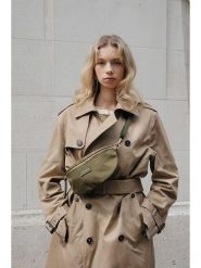 Maison héritage PARIS Saszetka "Kimi" w kolorze khaki - 28 x 15 x 5 cm rozmiar: onesize. Brązowe torby na ramię Maison héritage PARIS, bez wzorów, z materiału, sportowe, przez ramię, bez dodatków. Za 173.99 zł.