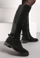 Czarne Kozaki Muszkieterki z Elastyczną Wstawką i Klamerką Wambra. Czarne kozaki Renee, bez obcasa, na płaskiej podeszwie, bez zapięcia. Za 119.99 zł.