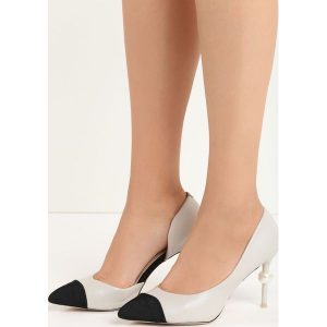 Szare Szpilki White Pearl. Białe szpilki Born2be, bez wzorów, ze szpiczastym noskiem, bez obcasa, na szpilce, bez zapięcia. Za 29.99 zł.