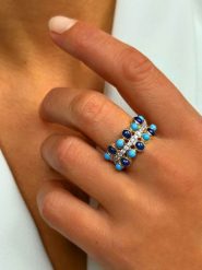 Les Petites Précieuses Pozłacany pierścionek z lapis lazuli rozmiar: 50. Niebieskie pierścionki Les Petites Précieuses, z lazurytem, pozłacane. Za 260.99 zł.