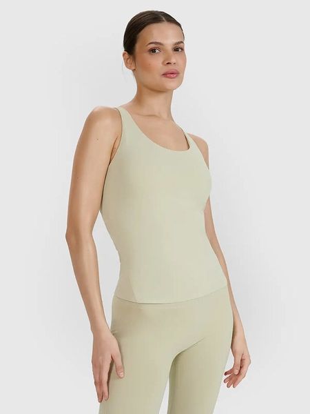 4F Top sportowy w kolorze beżowym rozmiar: S. Brązowe koszulki sportowe 4f, bez wzorów, z materiału, bez ramiączek, na fitness i siłownię. Za 65.54 zł.