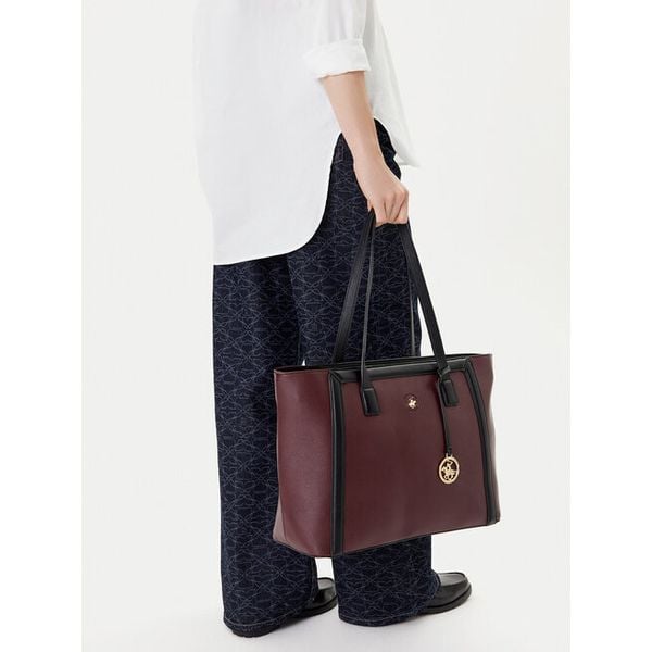 Torebka Beverly Hills Polo Club. Czerwone shopper Beverly Hills Polo Club, bez wzorów, bez dodatków. Za 229.99 zł.