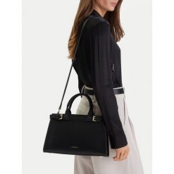 Torebka MEXX. Czarne torebki klasyczne Mexx, bez wzorów, bez dodatków. Za 279.99 zł.