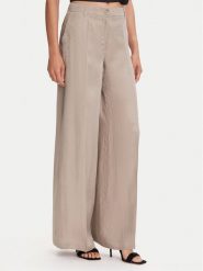 Guess Spodnie materiałowe W5YB02 WH5N2 Beżowy Regular Fit. Brązowe spodnie materiałowe Guess, xs, z aplikacjami, z materiału. Za 569.99 zł.