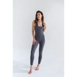 Kombinezon do jogi Moonholi Marbella z odkrytymi plecami. Szare bielizna sportowa MOONHOLI, bez wzorów. Za 499.00 zł.