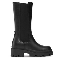 Kozaki ONLY. Czarne kozaki Only, bez obcasa, na płaskiej podeszwie, bez zapięcia. Za 349.99 zł.