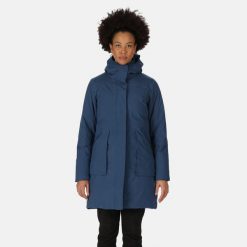 Kurtka uniwersalna damska Regatta Parka Yewbank Ll. Niebieskie parki Regatta, uniwersalny, z syntetyku, sportowe, z kapturem. W wyprzedaży za 449.99 zł.