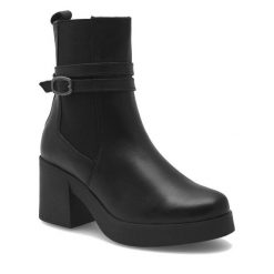 Botki Lasocki. Czarne botki Lasocki, bez wzorów, bez obcasa, na słupku, bez zapięcia. Za 149.99 zł.