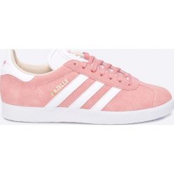 Adidas Originals - Buty. Czerwone obuwie sportowe Adidas Originals, z materiału, bez zapięcia. W wyprzedaży za 199.90 zł.