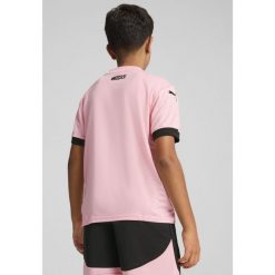 Młodzieżowa koszulka domowa Palermo F.C 24/25 PUMA Team Light Pink Black. Czarna bluzki Puma, m, bez wzorów, młodzieżowe, bez kołnierzyka, bez ramiączek. Za 359.00 zł.
