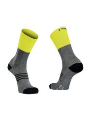 Skarpety rowerowe NORTHWAVE EXTREME PRO HIGH SOCK. Szare skarpety Northwave, bez wzorów, z wełny. Za 72.00 zł.