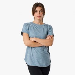 Koszulka treningowa damska Swedemount Core Loose Fit Tee szybkoschnąca. Zielone bluzki SWEDEMOUNT, bez wzorów, sportowe, bez kołnierzyka, bez ramiączek. Za 57.00 zł.