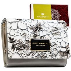 Czarny portfel damski ze skóry naturalnej ozdobiony kwiatowym wzorem PTN PH30-LFL Peterson. Czarne portfele Peterson, bez wzorów, ze skóry. Za 89.99 zł.