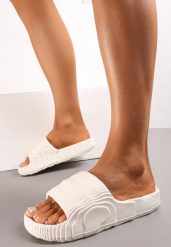 Białe Piankowe Klapki z Ozdobnym Tłoczeniem Eupnia. Białe klapki Renee, bez wzorów, bez obcasa. Za 29.99 zł.