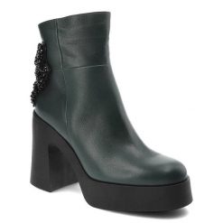 Zielone Damskie Botki Armodo Obuwie Z Elegancką Kokardą. Zielone botki Armodo, z aplikacjami, ze skóry, bez obcasa, na obcasie, bez zapięcia. Za 479.00 zł.