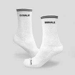 Skarpety unisex fitness białe Breathe. Białe skarpety GYMBEAM, bez wzorów, z bawełny. Za 16.90 zł.
