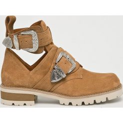 Solo Femme - Botki. Brązowe botki Solo Femme, bez wzorów, z gumy, bez obcasa, na obcasie, bez zapięcia. W wyprzedaży za 339.90 zł.