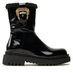 Botki Versace Jeans Couture. Czarne botki Versace Jeans Couture, bez wzorów, z jeansu, bez obcasa, na płaskiej podeszwie, bez zapięcia. Za 1,099.00 zł.