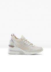 Sneakersy na podeszwie platformie Mustang. Brązowe obuwie sportowe bonprix, bez zapięcia. Za 299.99 zł.