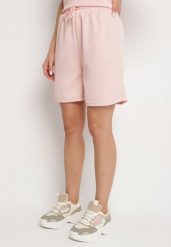Różowe Szorty Bermudy w Sportowym Stylu z Kieszeniami Tezira. Czerwone szorty Born2be, bez wzorów, eleganckie, z podwyższonym stanem. Za 34.99 zł.