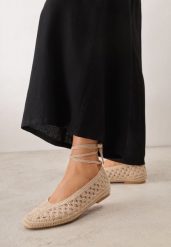 Ciemnobeżowe Szydełkowe Balerinki VICES w Stylu Boho z Wiązaniem Wokół Kostki Nassea. Brązowe baleriny Born2be, w ażurowe wzory, z jeansu, bez obcasa. Za 99.99 zł.