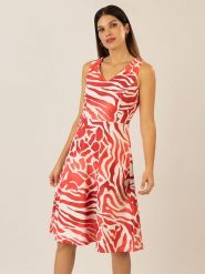 APART Sukienka w kolorze koralowo-białym rozmiar: 40. Czerwone sukienki Apart, bez wzorów, bez kołnierzyka, bez ramiączek, midi. Za 353.95 zł.