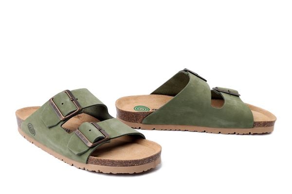 DR. BRINKMANN 701007-07 grun, klapki damskie. Zielone klapki Dr. Brinkmann, bez wzorów, ze skóry, bez obcasa. Za 289.90 zł.