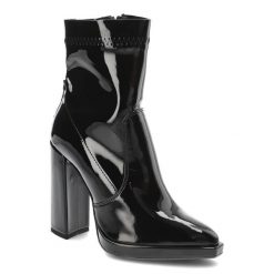 Czarne Botki Carinii Modne Skórzane Buty Na Obcasie. Czarne botki Carinii, bez wzorów, z lakierowanej skóry, bez obcasa, na obcasie, bez zapięcia. Za 489.00 zł.