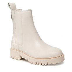 Sztyblety Guess. Brązowe botki Guess, z aplikacjami, bez obcasa, na płaskiej podeszwie, bez zapięcia. Za 749.99 zł.