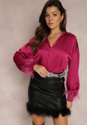 Fuksjowa Bluzka Satynowa z Piórkami przy Rękawach Menese. Czerwone bluzki Renee, z aplikacjami, z jeansu, eleganckie, bez kołnierzyka, bez ramiączek. W wyprzedaży za 59.49 zł.