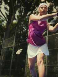 4F Koszulka bez rękawów tenisowa regular szybkoschnąca damska - fioletowa XS. Fioletowe koszulki sportowe 4f, bez wzorów, bez ramiączek, na fitness i siłownię. Za 99.99 zł.