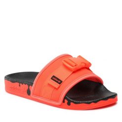Klapki adidas. Brązowe klapki Adidas, bez wzorów, bez obcasa. Za 199.99 zł.