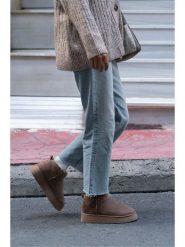 Trendyol Skórzane botki w kolorze brązowym rozmiar: 40. Brązowe botki Trendyol, bez wzorów, z materiału, bez obcasa, bez zapięcia. Za 244.95 zł.