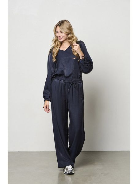 &Co Woman Bluzka "Marbelle" w kolorze granatowym rozmiar: XL. Niebieskie bluzki &Co Woman, xl, bez wzorów, bez kołnierzyka, bez ramiączek. Za 160.58 zł.