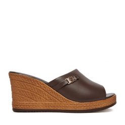 Klapki Lasocki. Brązowe klapki Lasocki, bez wzorów, bez obcasa. Za 179.99 zł.