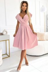 Rozkloszowana sukienka koktajlowa z dekoltem V różowa. Czerwone sukienki Numoco, na imprezę, l, bez wzorów, z elastanu, eleganckie, bez kołnierzyka, bez ramiączek, midi, dopasowane. Za 309.00 zł.