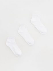 Krótkie skarpetki z wiskozą 3 pack - złamana biel. Skarpety Reserved, bez wzorów, z wiskozy. Za 39.99 zł.